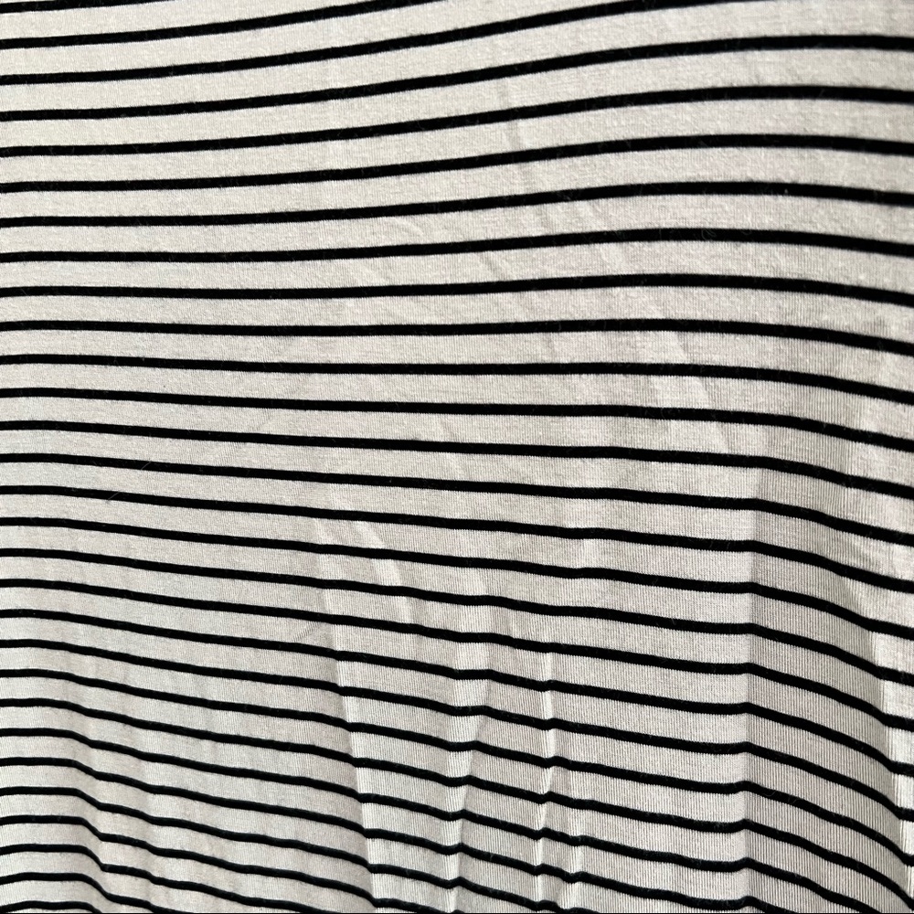 Old Navy Taupe/Black Stripe Tee Sz XS - Picture 4 of 4